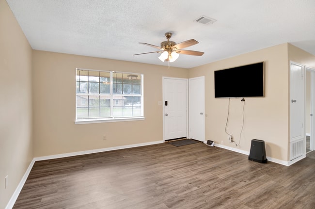 5648 Collinswood Dr in Milton, FL - Building Photo - Building Photo