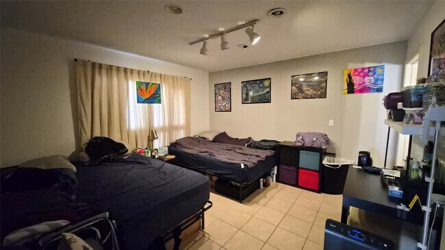 property at 2118 Oakdale St