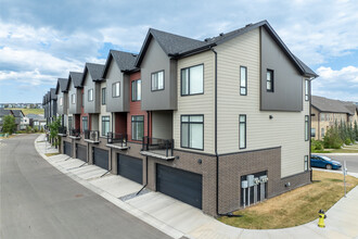 2971 136 Ave NW in Calgary, AB - Building Photo - Building Photo