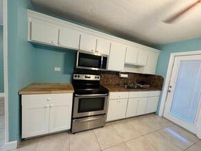 972 73rd St in Marathon, FL - Building Photo - Building Photo
