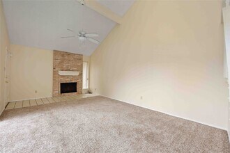 12033 Bob White Dr in Houston, TX - Building Photo - Building Photo