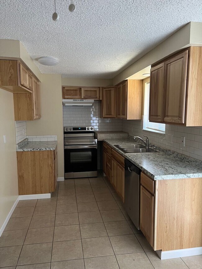 1214 Withington St in Medford, OR - Building Photo - Building Photo