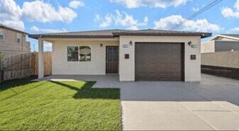 227 N Fremont Ave in Manteca, CA - Building Photo