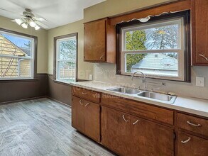 1039 Kentwood Dr NE in Grand Rapids, MI - Building Photo - Building Photo