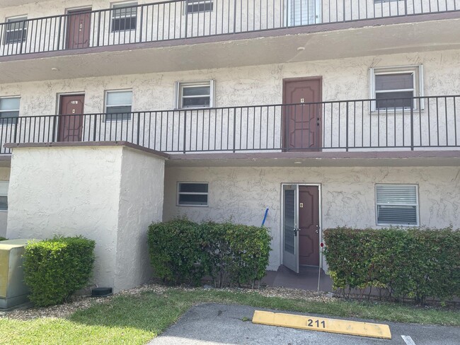 719 Lori Dr in Palm Springs, FL - Building Photo - Building Photo