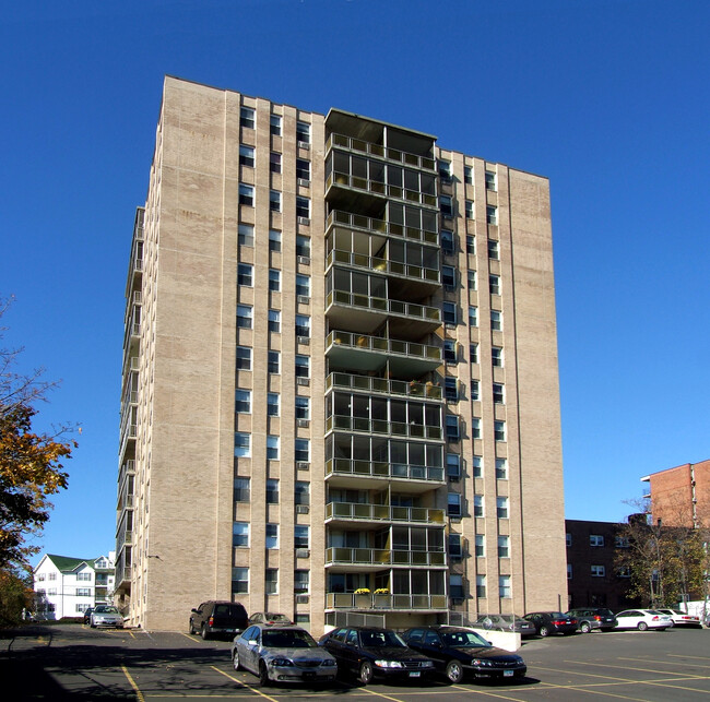 Vista Towers in Stamford, CT - Building Photo - Building Photo