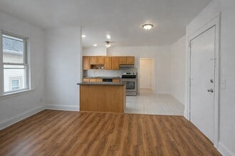 202 S Stiles St, Unit 2L in Linden, NJ - Building Photo - Building Photo