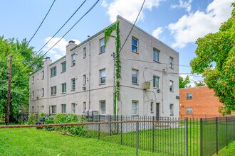 Yuma Street Apartments in Washington, DC - Foto de edificio - Building Photo
