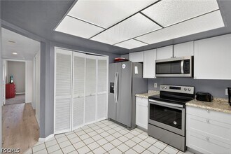 4728 Orange Grove Blvd in North Fort Myers, FL - Foto de edificio - Building Photo