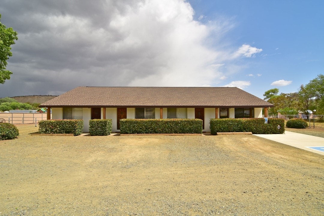 13000 E Central Ave in Mayer, AZ - Foto de edificio