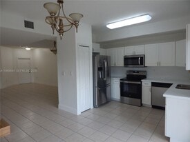 8986 W Flagler St in Miami, FL - Building Photo