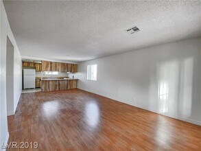 4768 W Sand Creek Ave in Las Vegas, NV - Building Photo - Building Photo