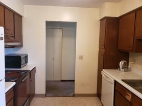 2226 Court St, Unit 8 in Syracuse, NY - Foto de edificio - Building Photo