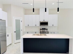 1020 W Solaris Ln in Edinburg, TX - Building Photo - Building Photo