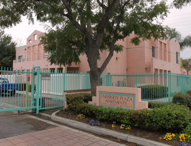 University Plaza Apartments in Riverside, CA - Building Photo - Building Photo