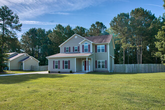 112 Sparkling Brook Way in Jacksonville, NC - Building Photo - Building Photo