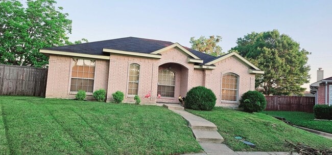property at 905 Crestwood Dr