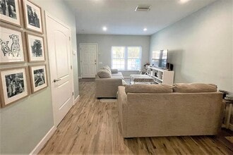 17413 Flatwoods Key Dr in Tampa, FL - Foto de edificio - Building Photo