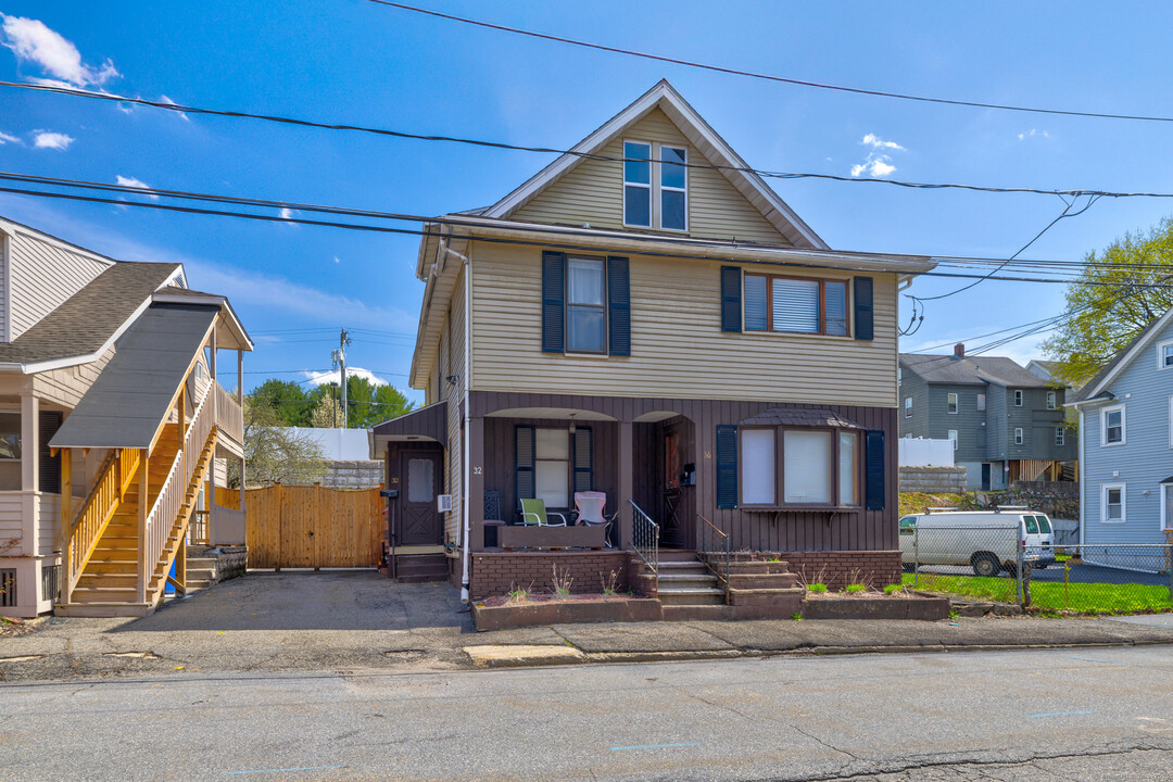 32 Britton Ave in Torrington, CT - Building Photo