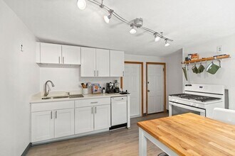 42 Carolina Ave, Unit 2 in Boston, MA - Building Photo - Building Photo