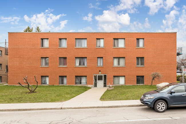 635 Marcel-Laurin Boul in St. Laurent, QC - Building Photo - Building Photo