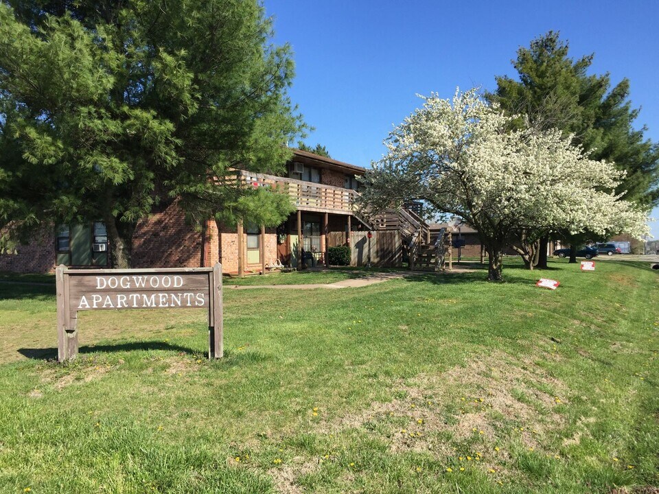 912 N Walnut Ave in Republic, MO - Building Photo