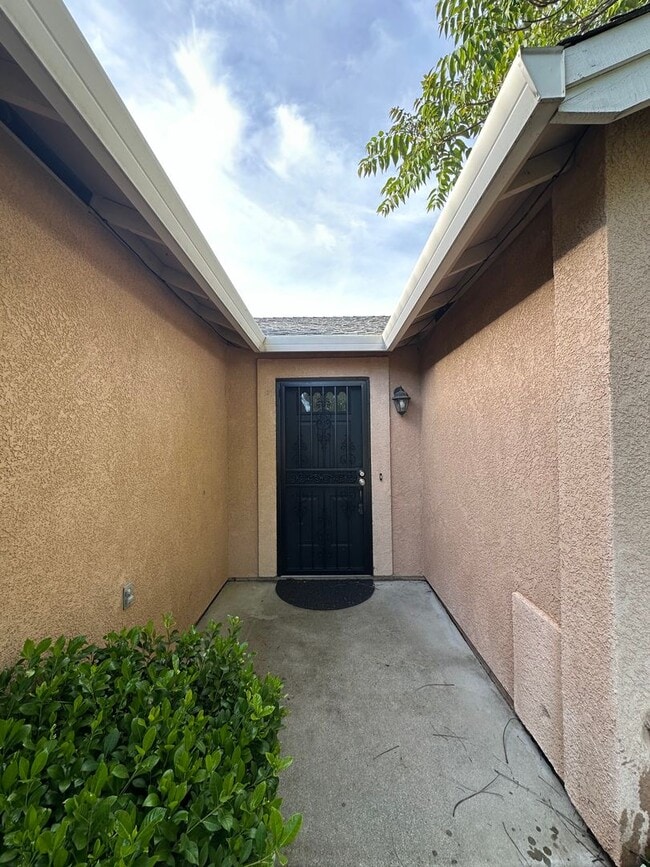 1050 Monterra Ln in Redding, CA - Building Photo - Building Photo