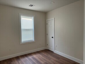 445 S 17th St, Unit 1 in Newark, NJ - Building Photo - Building Photo