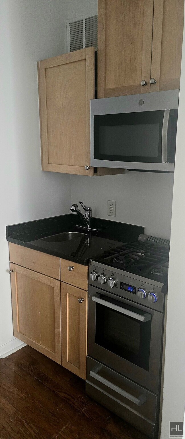 East 84th Street in New York, NY - Building Photo - Building Photo