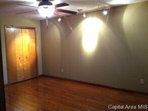 4044 Oakbrook Ct in Springfield, IL - Building Photo - Building Photo