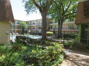 2720 Whitney Pl in Metairie, LA - Building Photo - Building Photo