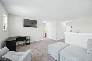 4007 Woodview Dr in Columbus, IN - Building Photo