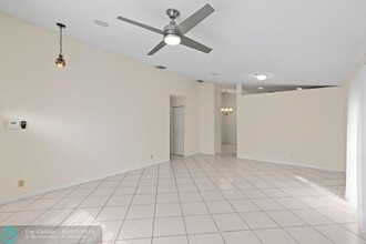 10091 SW 16th Pl in Davie, FL - Building Photo - Building Photo