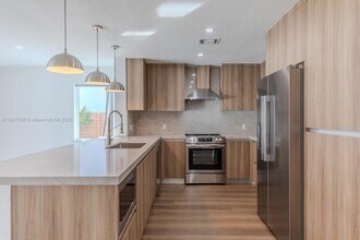 2795 N 40th Ave in Hollywood, FL - Foto de edificio - Building Photo