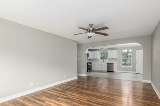 512 N Inwood Dr in Bridge City, TX - Building Photo - Building Photo