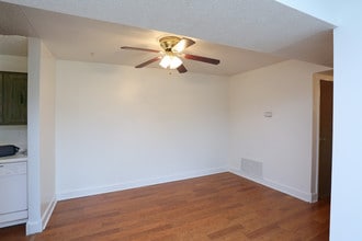 Woodley Oaks Apartments in Montgomery, AL - Building Photo - Interior Photo