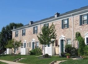 Harbor Estates Townhomes in Essex, MD - Building Photo