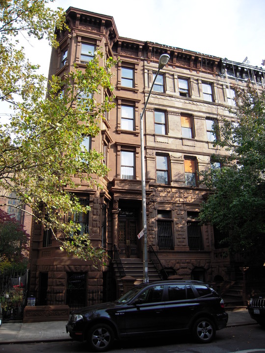 19 W 121st St in New York, NY - Building Photo