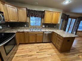 737 E 23rd St N in Newton, IA - Building Photo