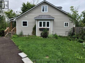 802 Cedarvale Dr in Innisfil, ON - Building Photo