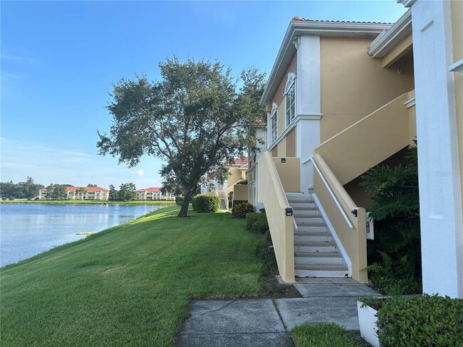 1050 Villagio Cir in Sarasota, FL - Foto de edificio - Building Photo