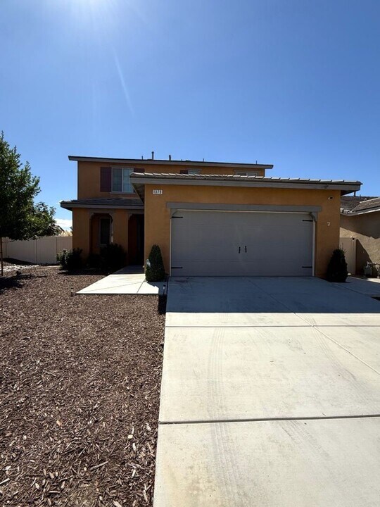 1379 Grove Land St in Beaumont, CA - Building Photo