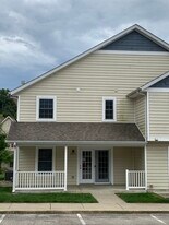 2804 E Bressingham Way