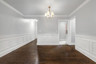 25 W Elm St in Greenwich, CT - Building Photo - Building Photo