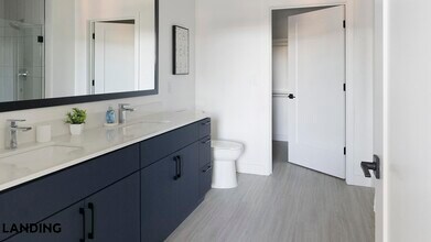 1007 S Mint St, Unit 714 in Charlotte, NC - Building Photo - Building Photo