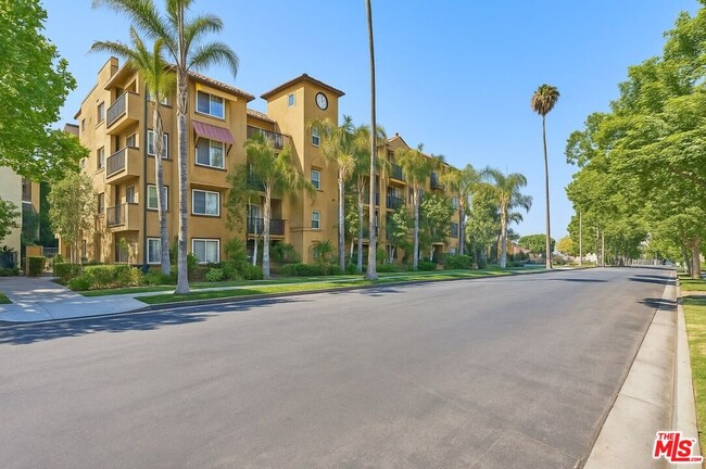 property at 1401 S St Andrews Pl