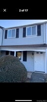 183 Hill Cir in Calverton, NY - Building Photo