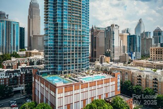 215 N Pine St in Charlotte, NC - Building Photo - Building Photo