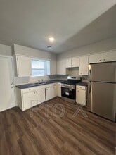 704 W Oak St in Rogers, AR - Building Photo - Building Photo