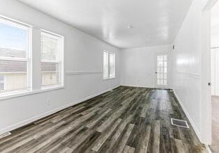 107 River Rd Dr in West Deptford, NJ - Building Photo - Building Photo